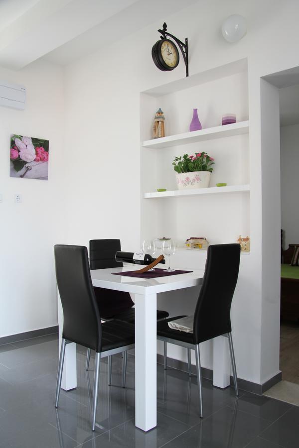 זאדאר Apartment Paula With Private Jacuzzi And Parking- Near The Beach מראה חיצוני תמונה