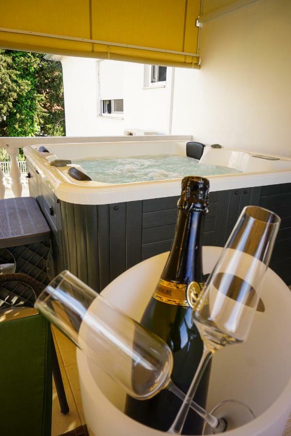 זאדאר Apartment Paula With Private Jacuzzi And Parking- Near The Beach מראה חיצוני תמונה