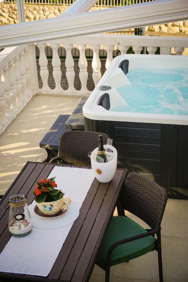 זאדאר Apartment Paula With Private Jacuzzi And Parking- Near The Beach מראה חיצוני תמונה